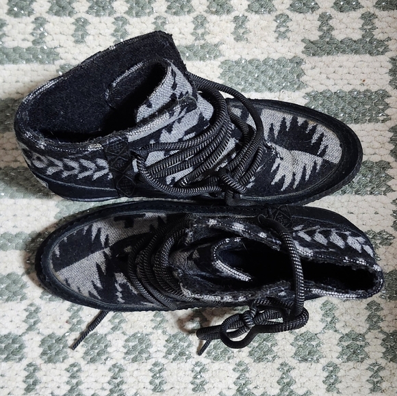 Pendleton Women's Islegate Lace-Up Wedge Waterproof Sz 7 Black Gray Lace-Up Boot - Picture 2 of 7